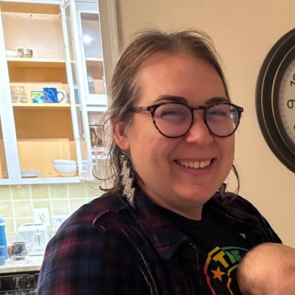 Meet your Posher, Sarah - Picture 1 of 1